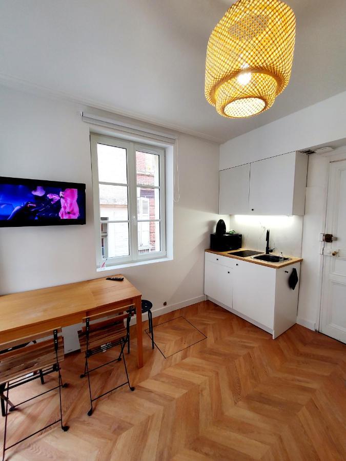 Studio Jeannette Avec Balcon Et Juste A 130 Metres Plage ! Plein Centre ! Wifi - Draps Serviettes Inclus ! トルヴィル＝シュル＝メール エクステリア 写真